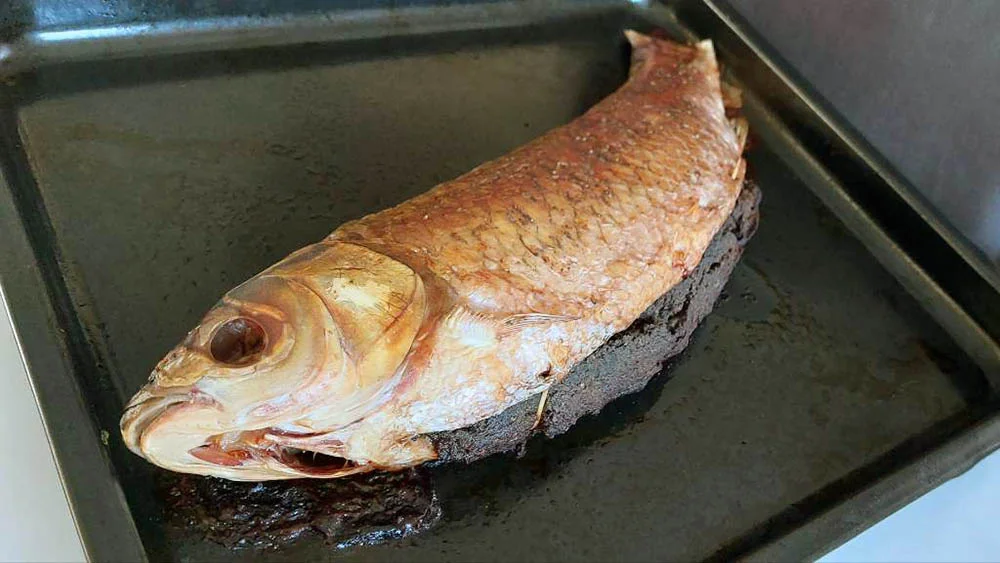 ماهی شکم پر پخته شده در فر